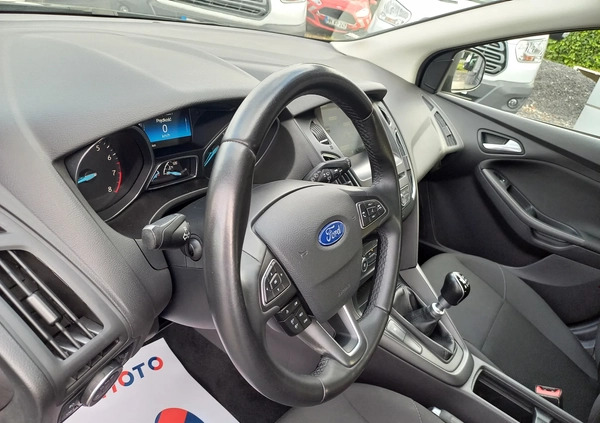 Ford Focus cena 29900 przebieg: 135000, rok produkcji 2015 z Swarzędz małe 379